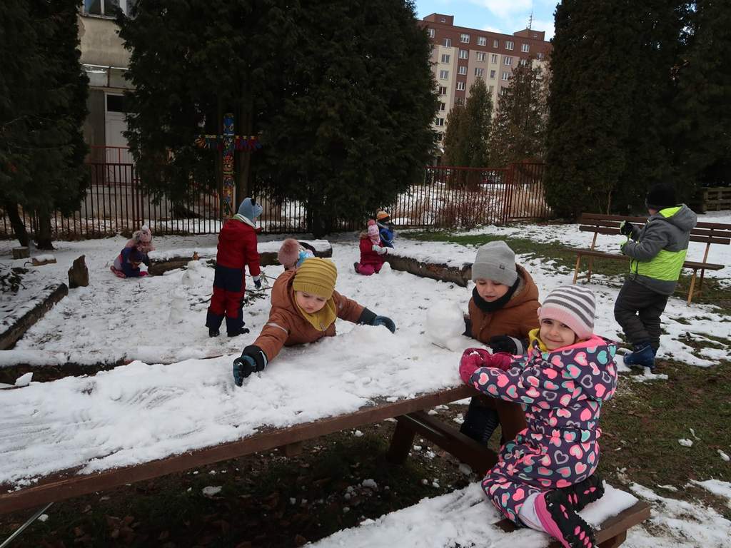 Hrajeme si venku s pohádkou: O dvanácti měsíčkách